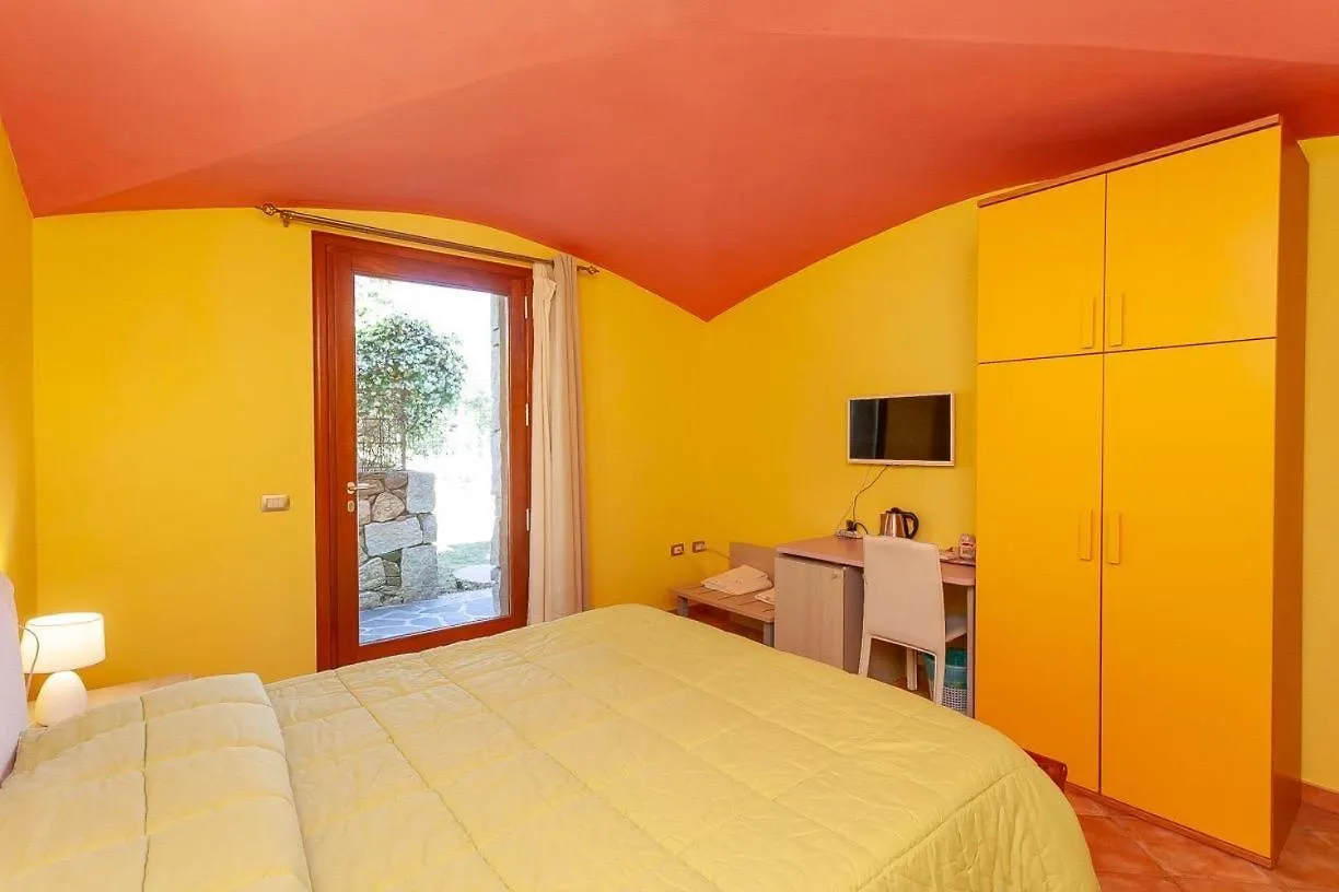 Couette-café B&B Pettirosso Garden San Teodoro