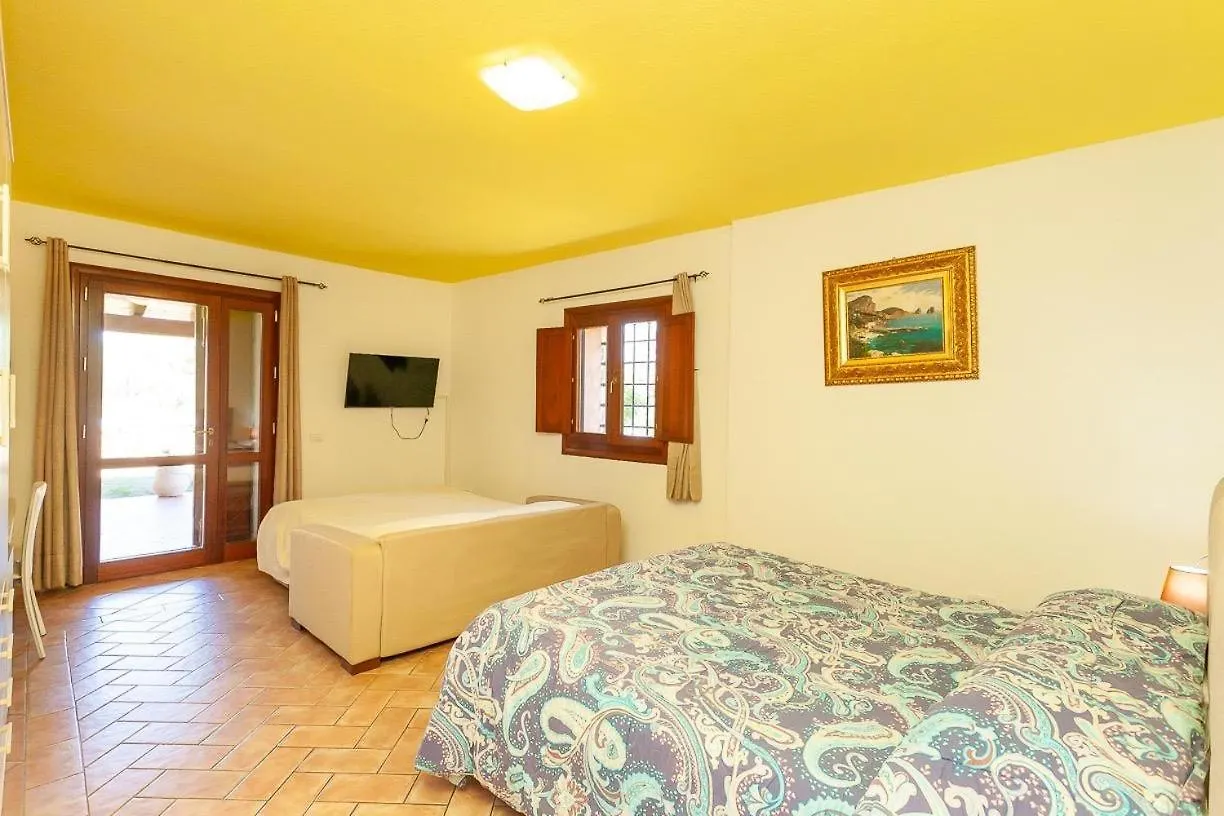 B&B Pettirosso Garden San Teodoro  Bed & Breakfast